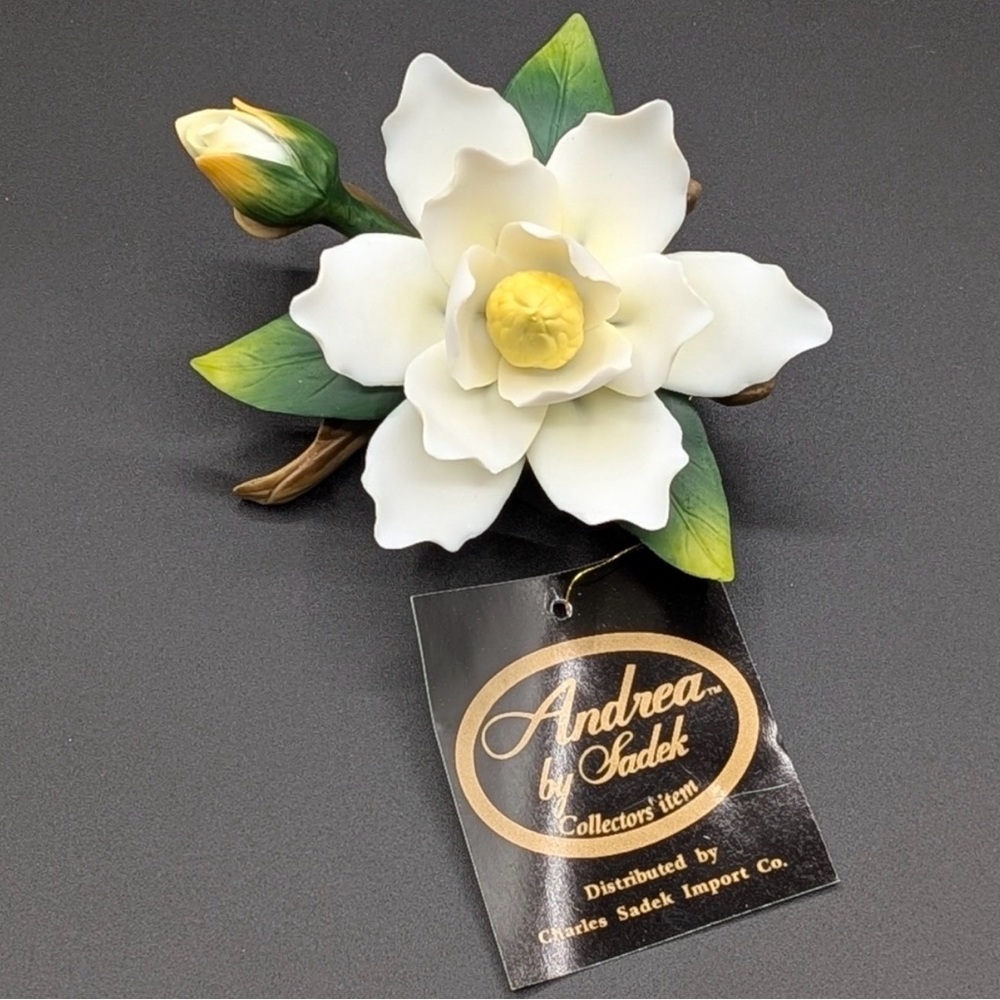 Andrea by Sadek Figurine White Magnolia Flower, Bud and Branch NIB! 15704 - Picture 2 of 10